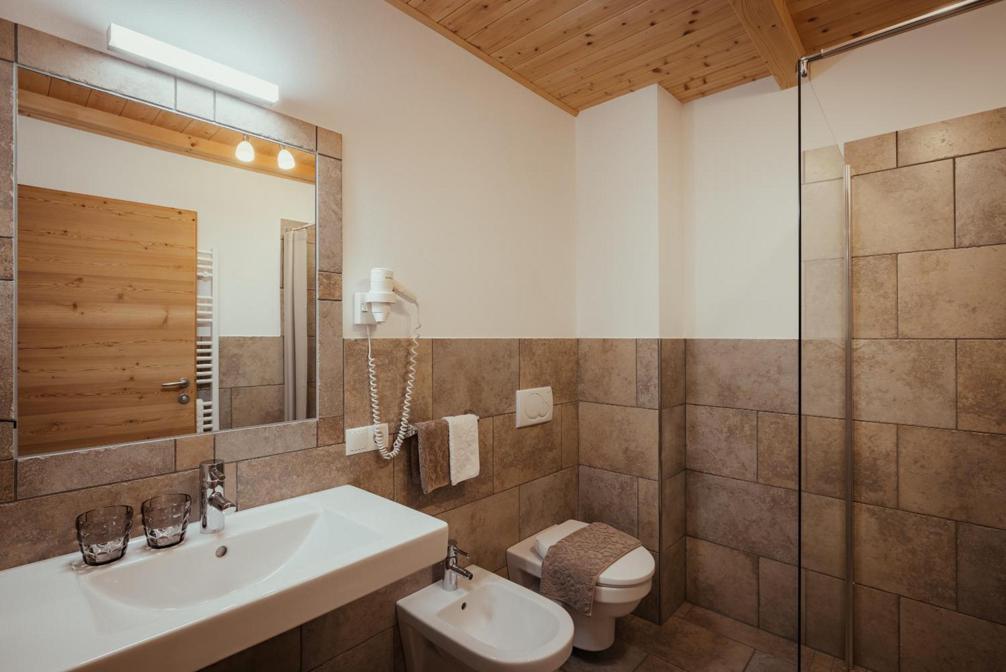 Refugium Laflu Apartments コルヴァーラ・イン・バディーア エクステリア 写真